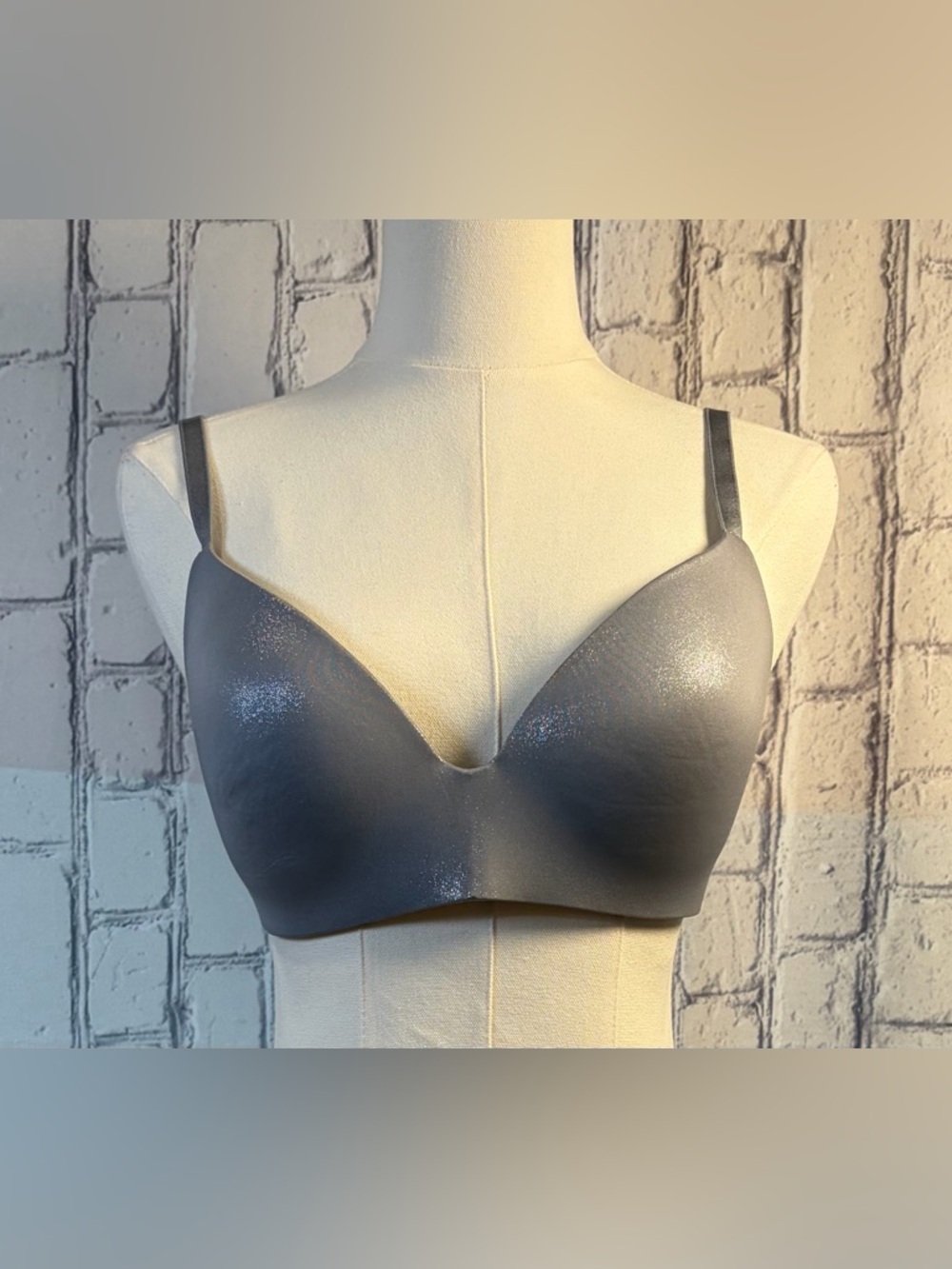Victoria Secret :34D Women Smooth Light Shimmering Gray Wireless T-Shirt Bra